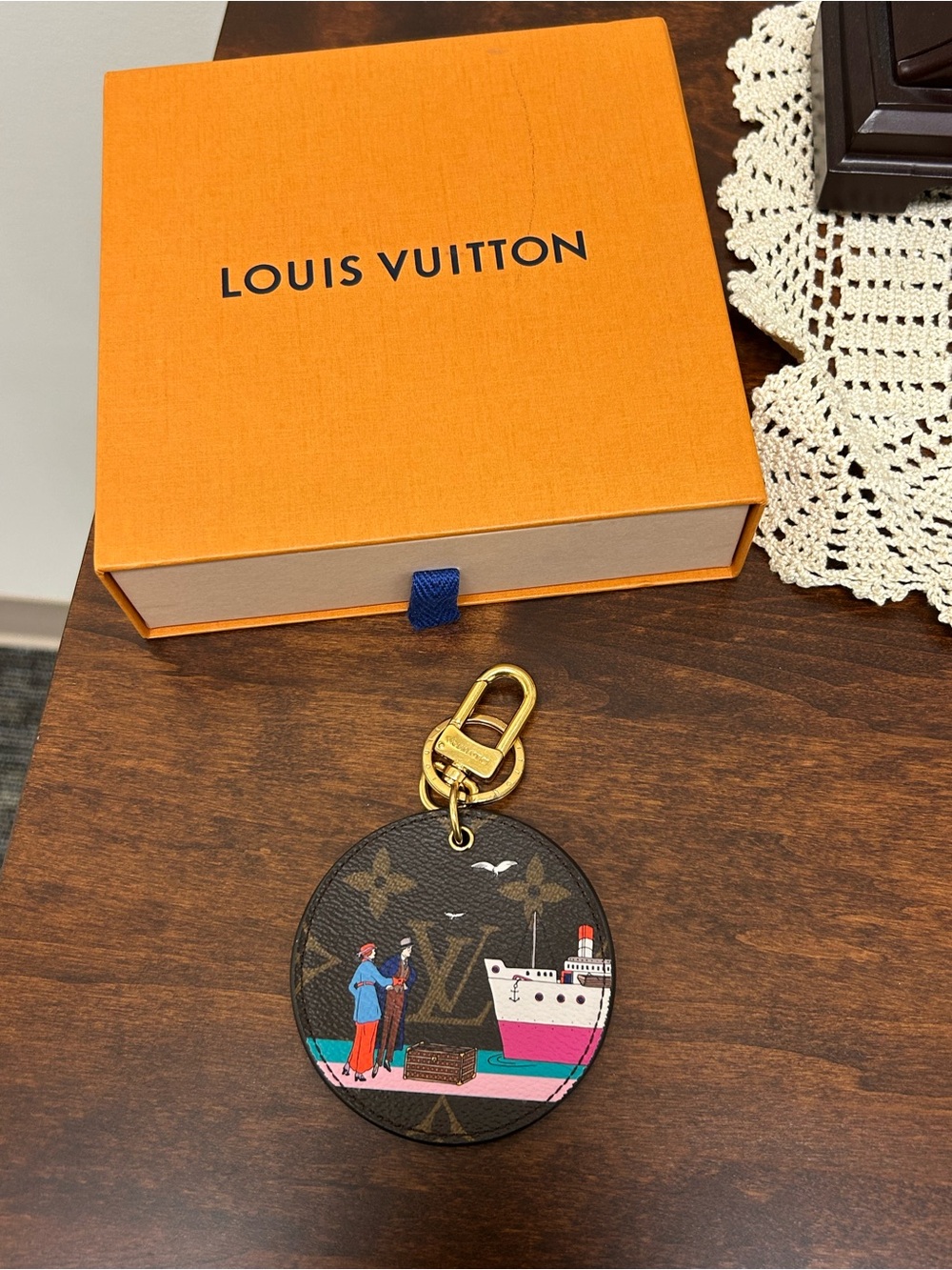 Louis Vuitton limited edition 2016 Transatlantic themed key chain and bag charm. - Picture 6 of 9